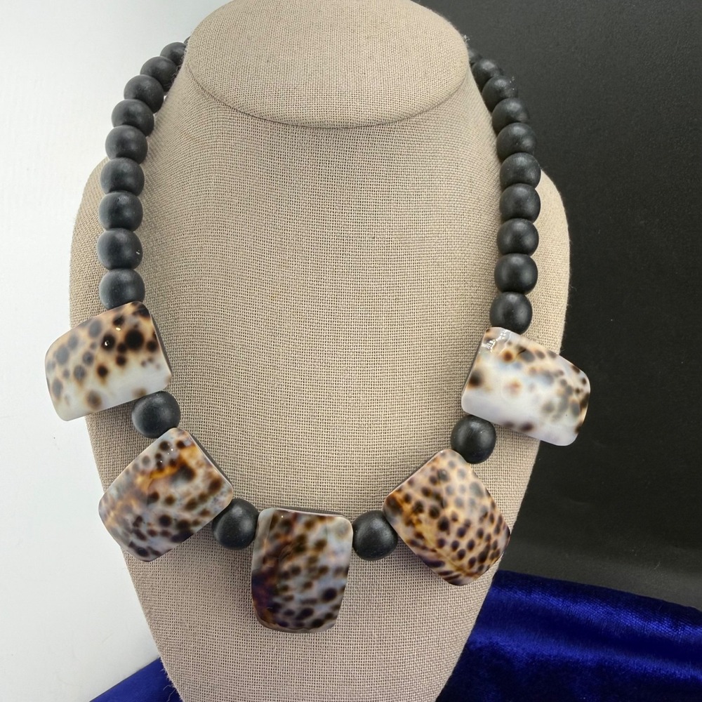 Modern Beaded‎ Necklace Faux Shell Chunky 19"